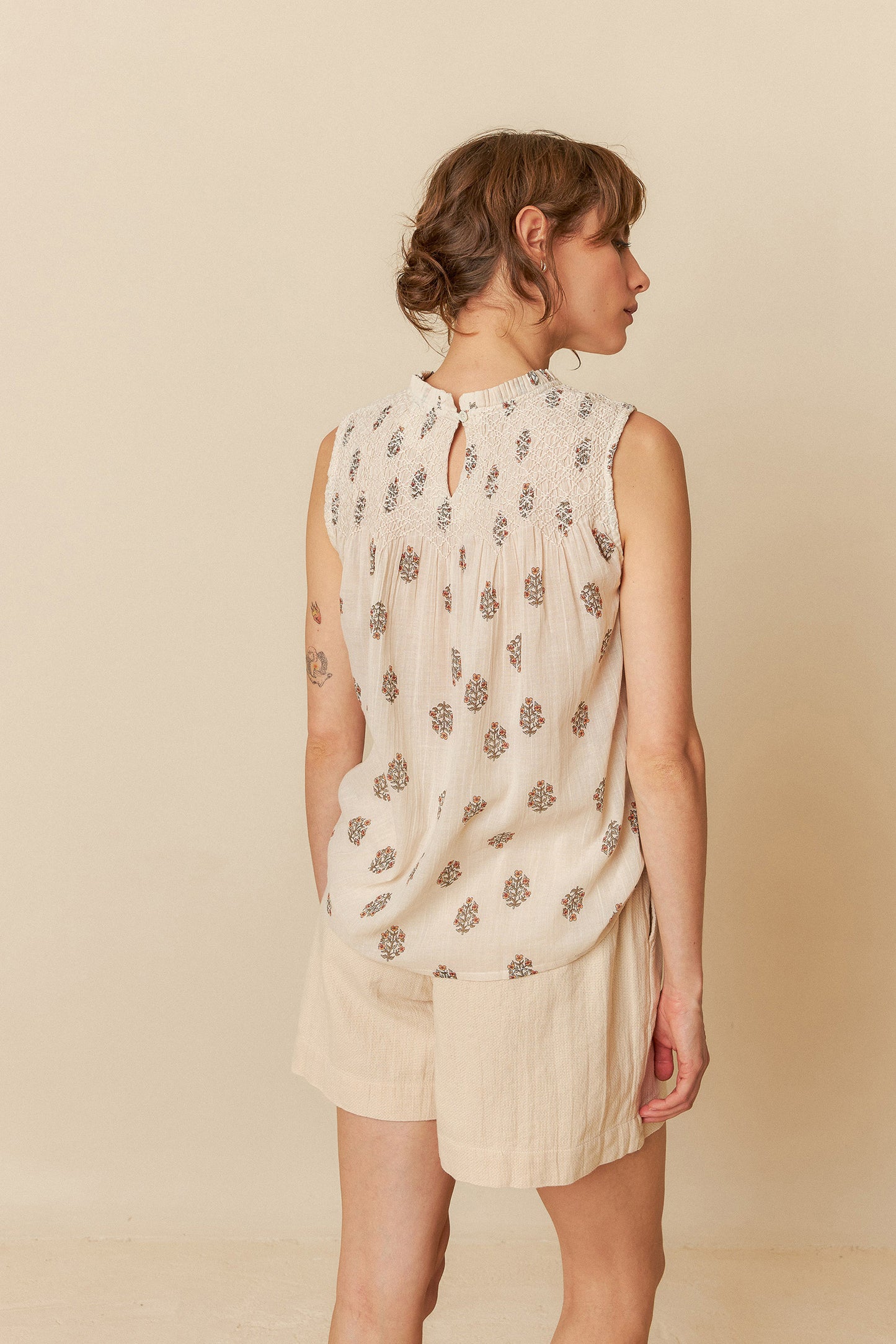 Indi and Cold Sleeveless Organic Cotton Shirt Floral Powder