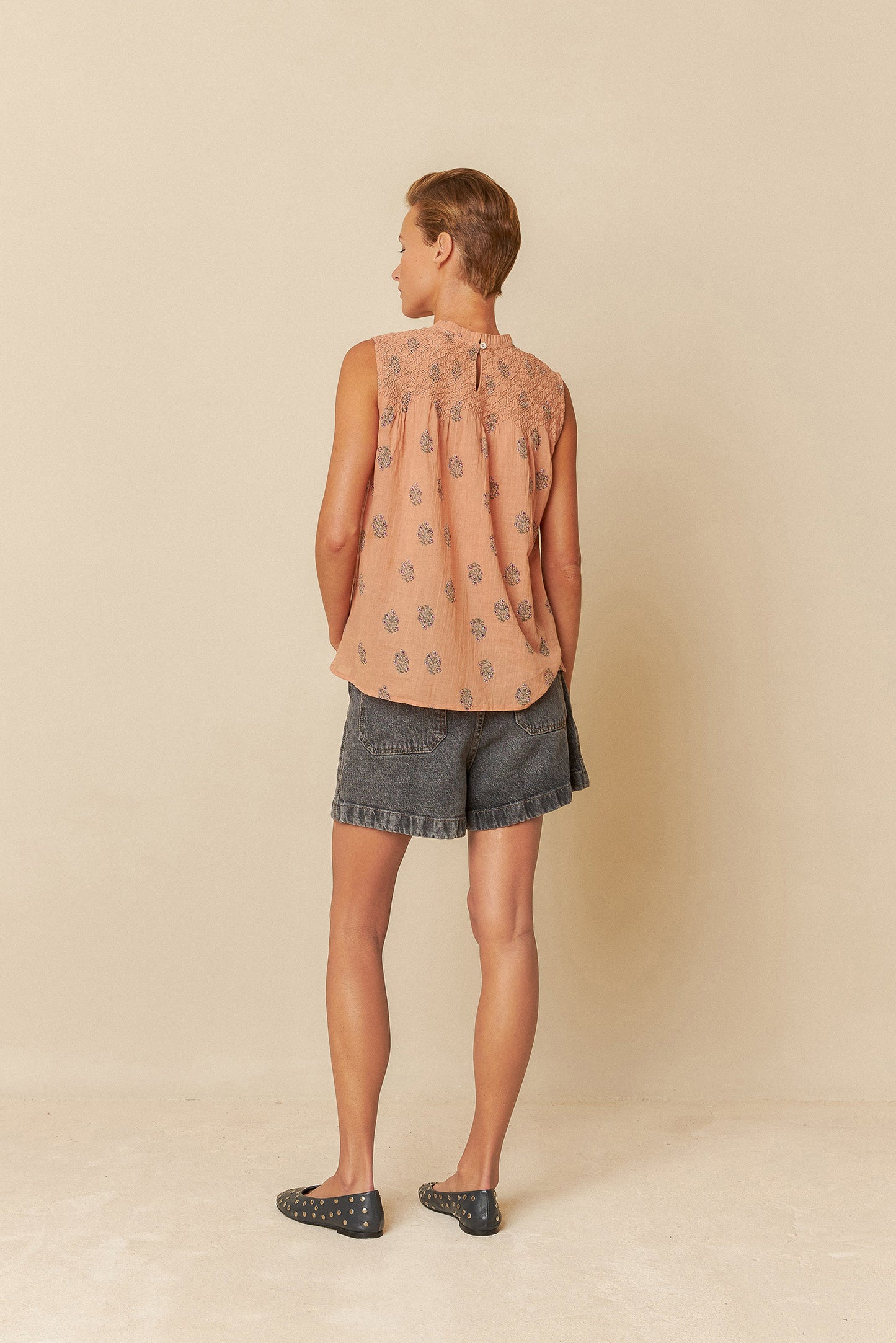 Indi and Cold Sleeveless Organic Cotton Shirt Floral Apricot