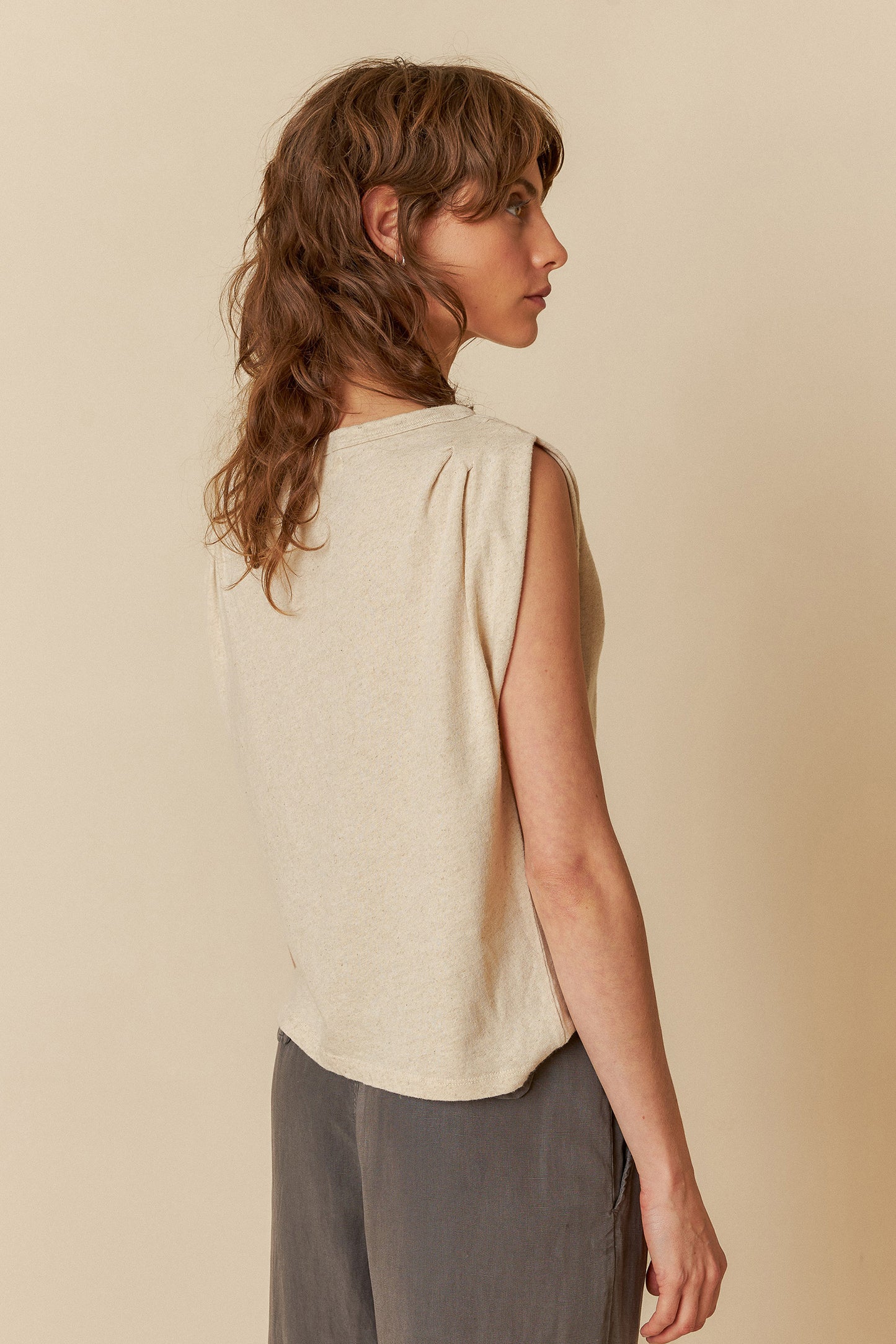 Indi & Cold Sleeveless Tee Shirt Natural
