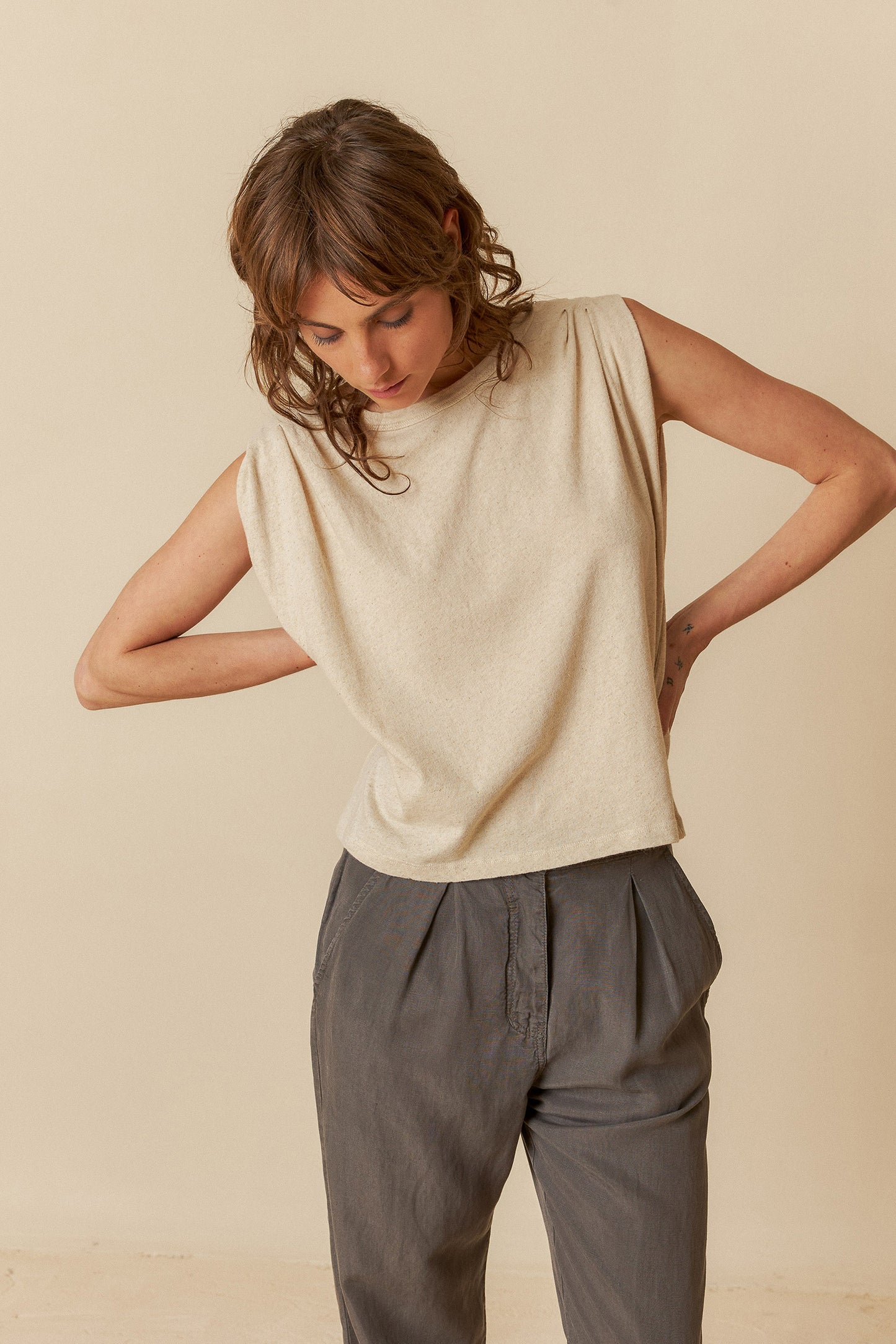 Indi & Cold Sleeveless Tee Shirt Natural