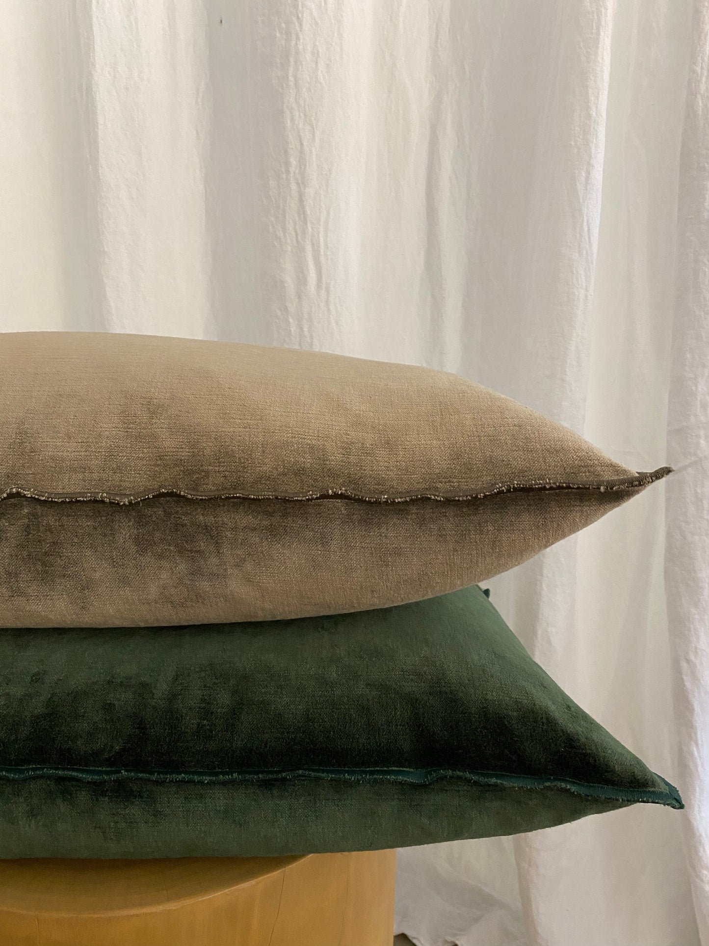 Maison de Vacances Royal Velvet Cushion