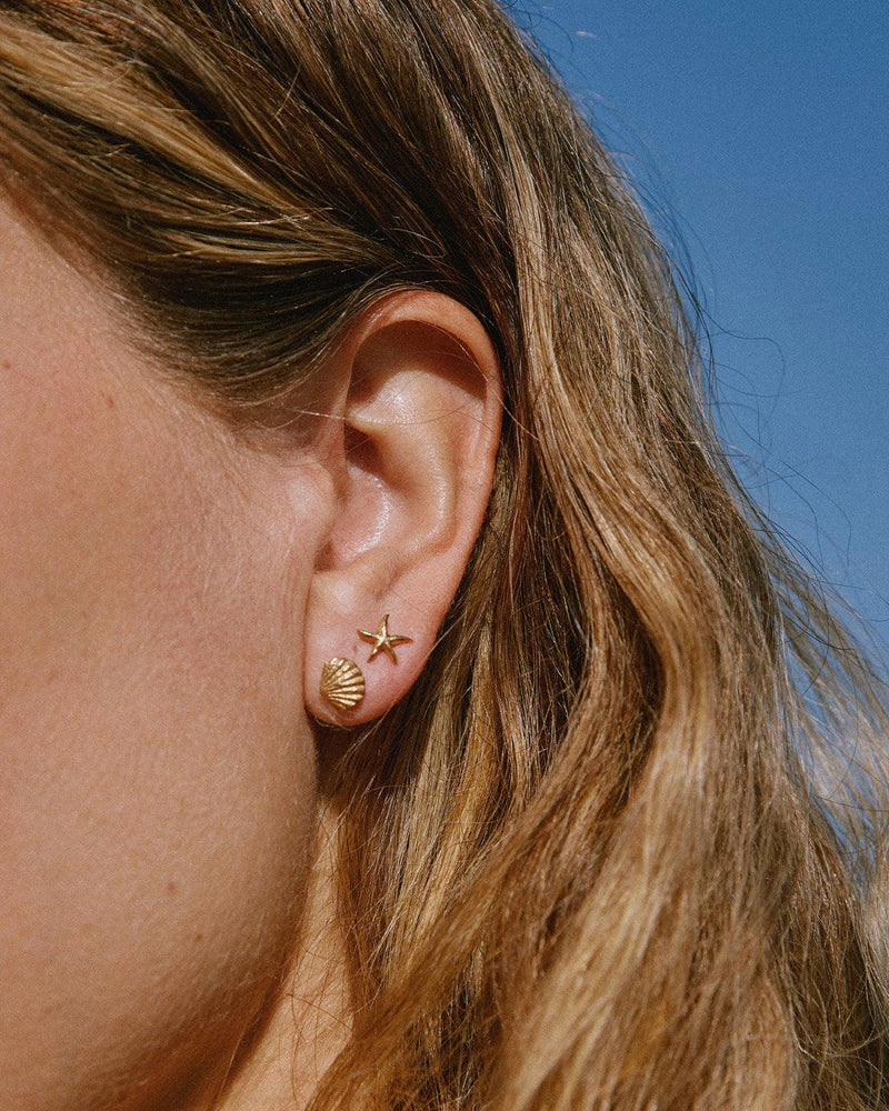 Agapee Alme Stud Earrings