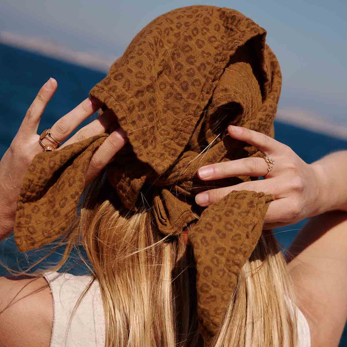 Small Scarf Leopard Cumin 70x70