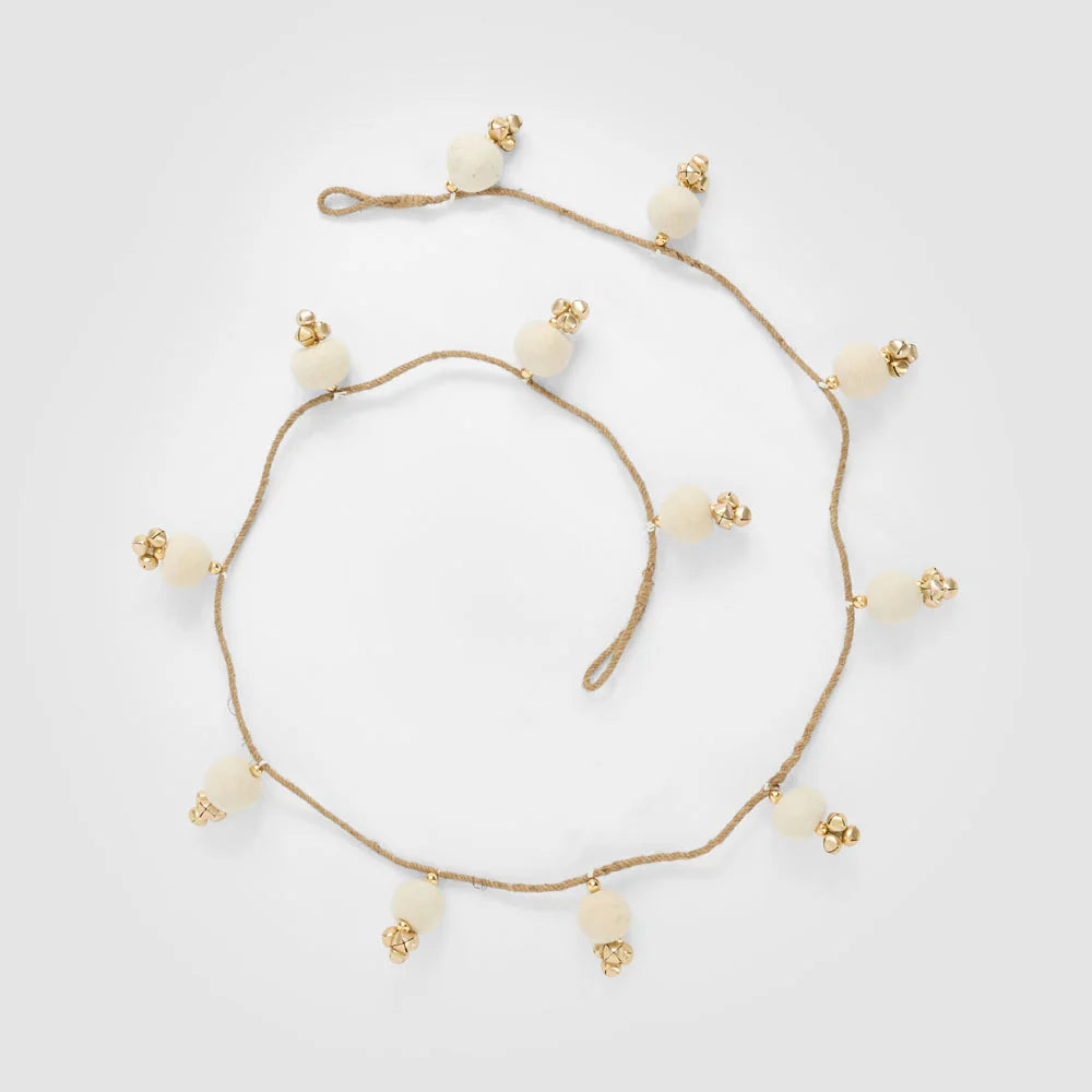 Ivoire Pompom Garland