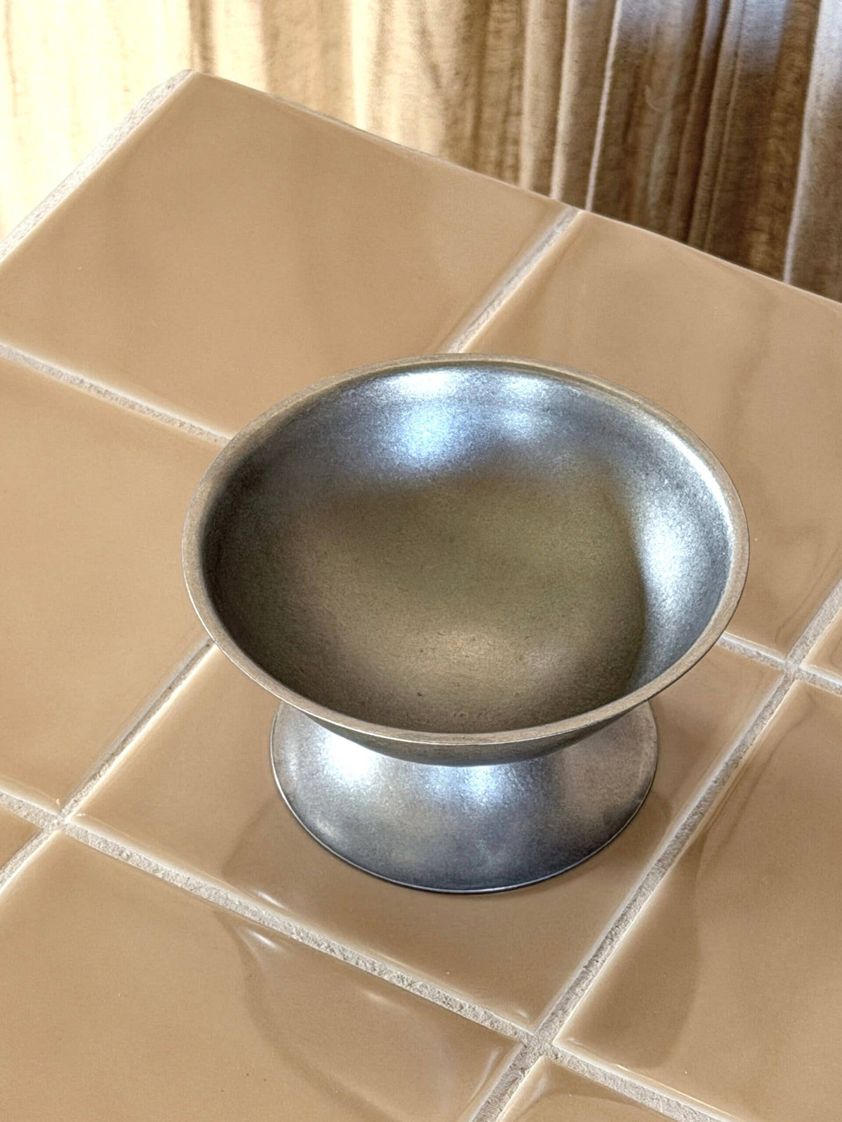 Argent Pedestal Coupe