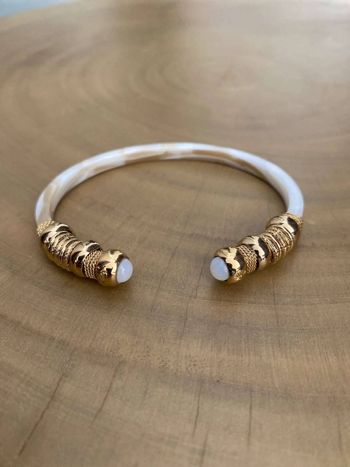 Gas Bijoux Bracelet Sari Ivory with Mother of pearl Cabochons