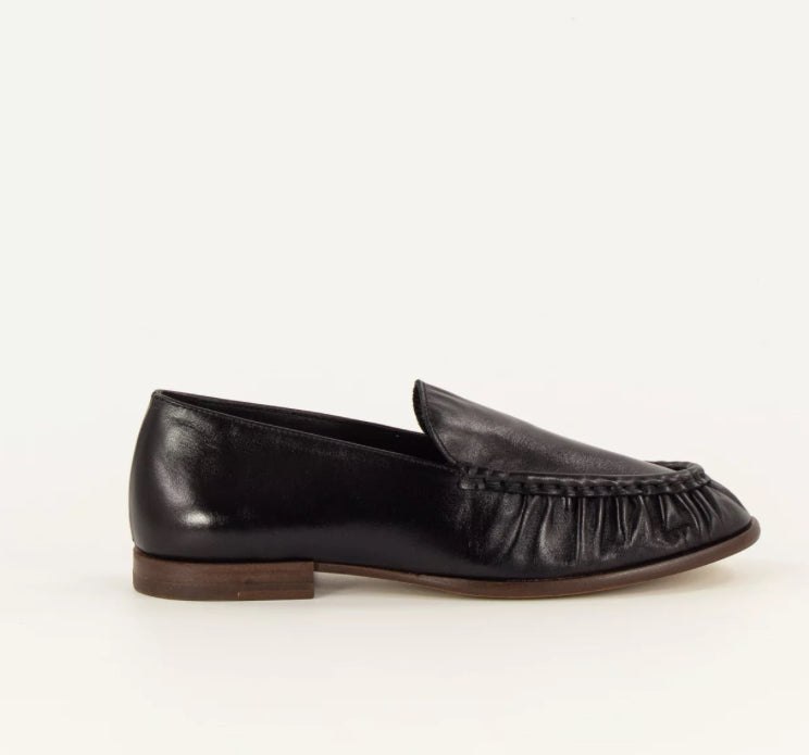 Sessun Ayano Loafers Black Leather